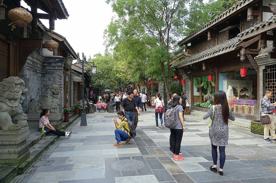 Street scene in Chengdu Kuanzhai Alleys